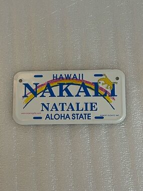 NAKALI Natalie Hawaiian Mini Plate - White with Blue, Yellow & Pink